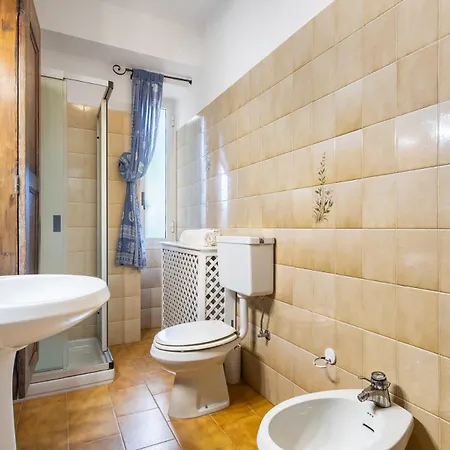 Apartment Hostdomus - Casa Floris