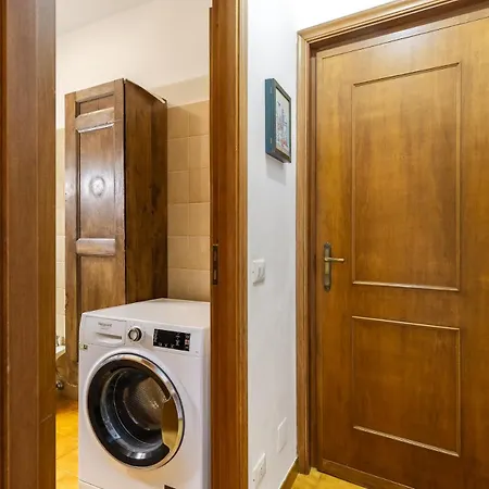 Hostdomus - Casa Floris * Alassio