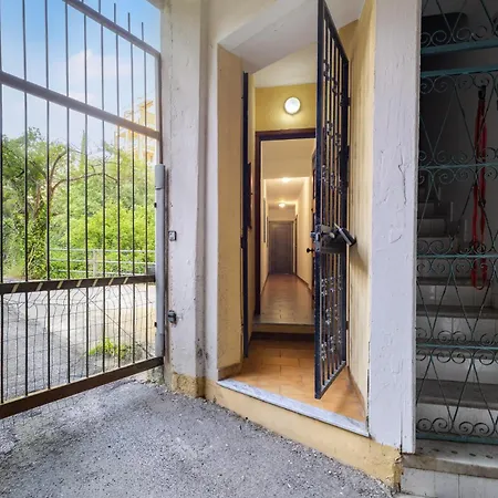 Hostdomus - Casa Floris * Alassio
