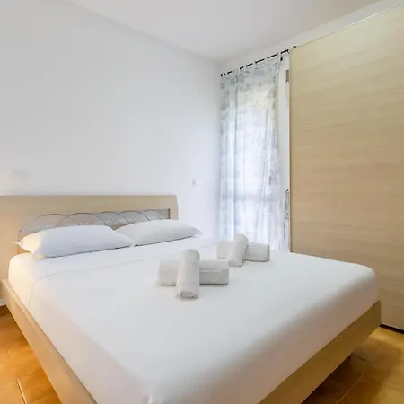 Hostdomus - Casa Floris Apartment