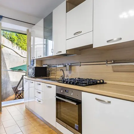 Apartment Hostdomus - Casa Floris *