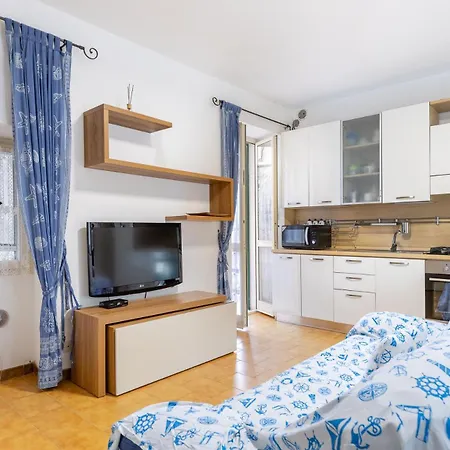 Apartment Hostdomus - Casa Floris
